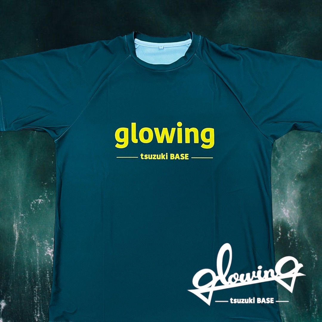 glowing Tシャツ
